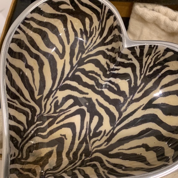 Michael Aram🤎🖤Hand Forged Zebra Heart Shaped Dish Bowl w/Silver Serving Spoon - Picture 15 of 16